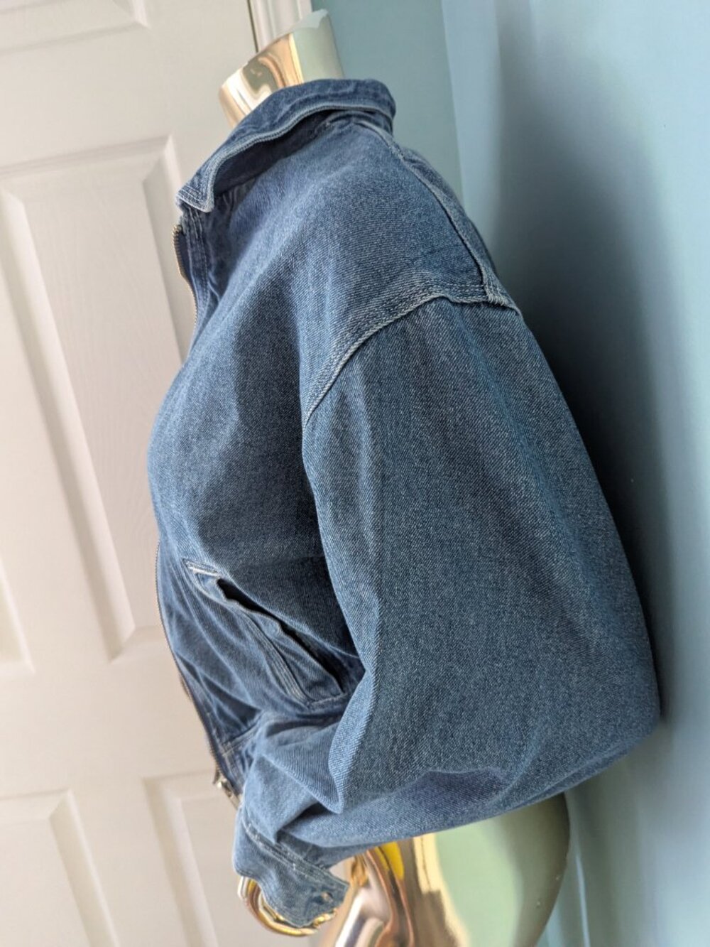 Levi's 725 Vintage Denim Jacket - Picture 2 of 8